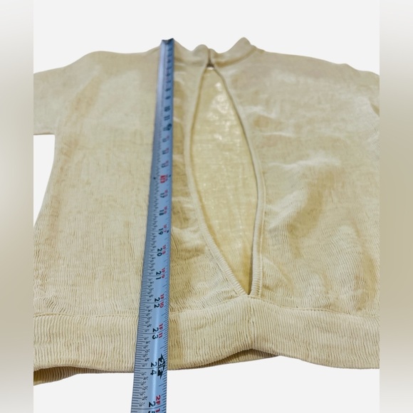 Handuoya Women’s Open Back Top, Color Beige, 100% Polyester Fiber, Size Medium - Picture 3 of 12